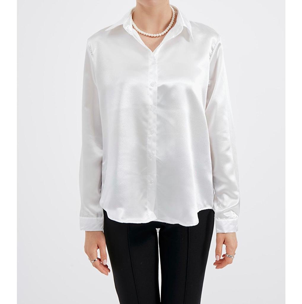 WhatsApp Image 2025-11-30 at 15.20.36 شومیز ساتن سفید وارداتی نمای جلو