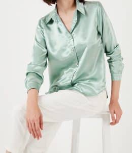 شومیز ساتن سبز زنانه نمای پهلو