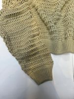 نمای آستین بافت زنبوری کرم خاکی زنانه