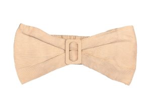 نمای جلو کراپ تاپ کرم پروانه ای