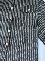 نمای جلو نزدیک ژاکت قهوه ای