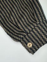 نمای آستین ژاکت طرحدار قهوه ای