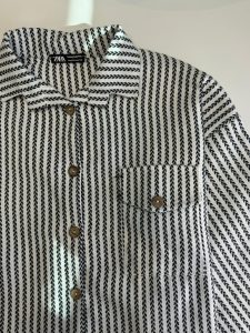 نمای نزدیک ژاکت سفید